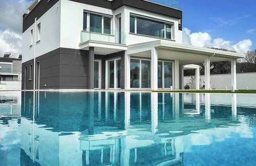 Zona XXXIII Acilia Sud Villa | Axa Luxury