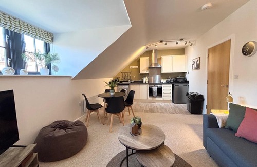 Shrewsbury Apartment | Modern Shrewsbury Apartment with Parking