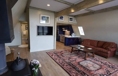 Missouri Heights Cabin | A-Frame Open Concept Cabin in Scenic Missouri Heights, Carbondale – Cozy Retreat