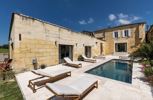 Gauriac House | La Girondine - Pool, billiards, vineyards and estuary