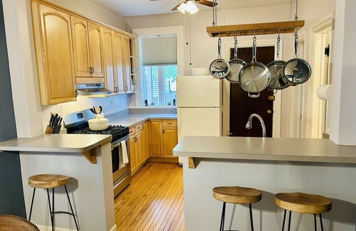 Lakeview Apartment | Mid-Century Modern 2 BD APT | Walk to Wrigley