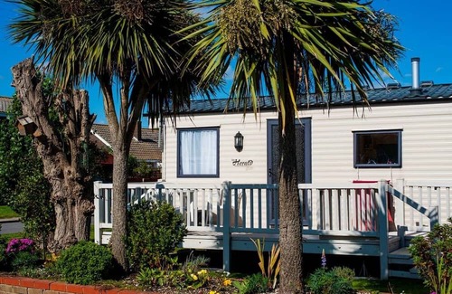 Caister-on-Sea House | Introducing the ABI Vista, a 2-bedroom caravan designed to accommodate up to 6 guests.