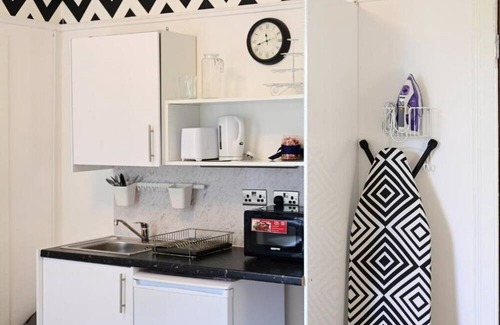 Mansewood Apartment | Bemersyde Guest House : Studio 5nn