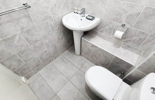 Mansewood Apartment | Bemersyde Guest House : Studio 5nn