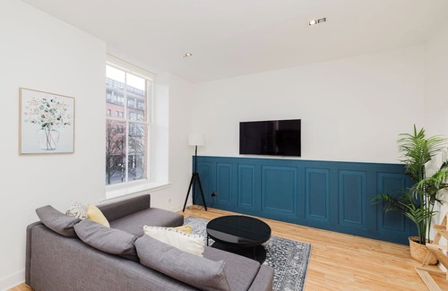 Old Town Apartment | Central Old Town Apt. w/Views of the Grassmarket