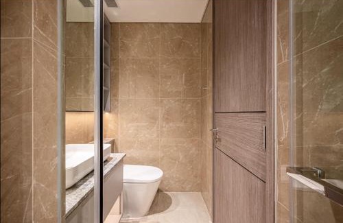 Thu Thiem Apartment | The Metropole Saigon - 5 Star Opera Towel