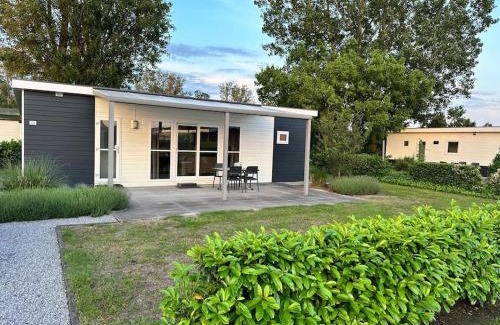 Dordtse Biesbosch Ski Chalet | Vakantiehuisje met riante tuin