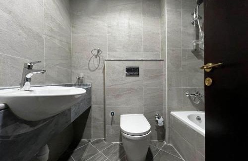 Al Satwa Apartment | 76 pink building