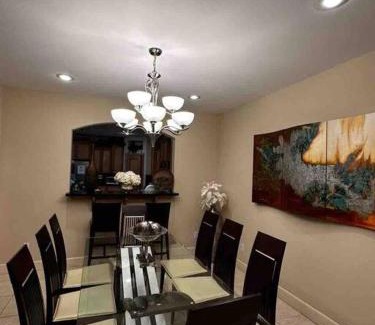 McAllen Apartment | Hermosa casa dentro del lujoso condominio con alberca y mas