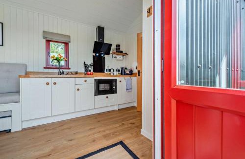 Ammanford House | Cwt Coch