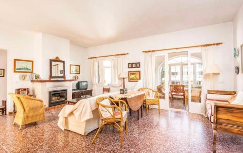 Sant Tomas Cabin | Rustic Garden Minorcan style villa with Private Pool and Sea