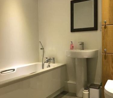 Inverkeithing Apartment | Luxury Flat, 20 Minutes by train from Edinburgh