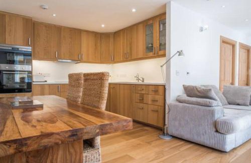 Inverkeithing Apartment | Luxury Flat, 20 Minutes by train from Edinburgh