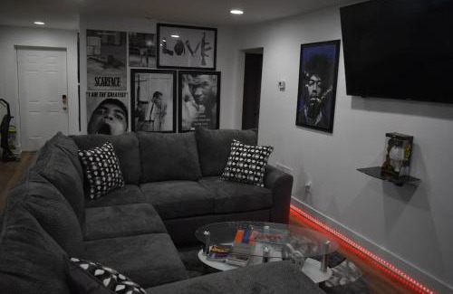 East Point House | Near ATL Airport Luxurious King Bed Suite W/Theater Room