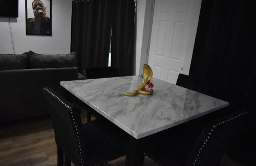 East Point House | Near ATL Airport Luxurious King Bed Suite W/Theater Room