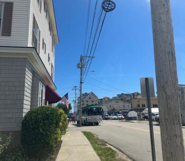 Old Orchard Beach Apartment | Oven Breeze