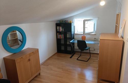 Liesing House | Chill am comfortable Room in a sunny apartment