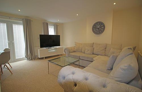 Darlington Apartment | Sillars Getaways - Modern Four Bedroom Town House