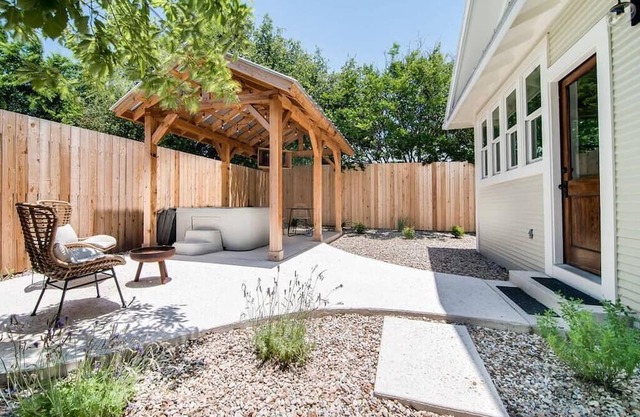 Pet Friendly, King Bed, Full Kitchen - The Max