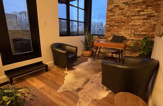 Luxury living, penthouse in heart of downtown Ottawa