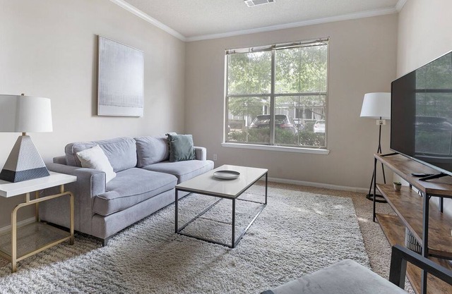 Modern Apartment in Prime Location (ID5170X6)