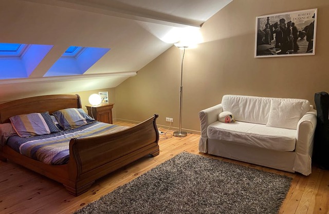 Bedroom with private bathroom in a bungalow near Paris