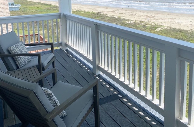 Oceanfront/Beachfront Vacation Beach Home 3BR, 3.5 Bath