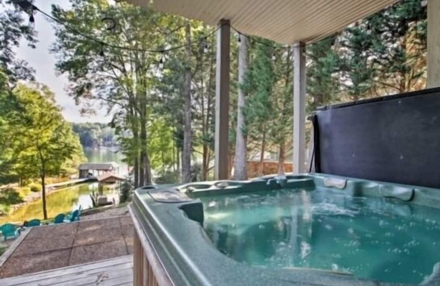 Got It All - 3 Kayaks, 1 Canoe, Hot Tub, Wifi, Ping Pong, Sandy beach, Firepit.