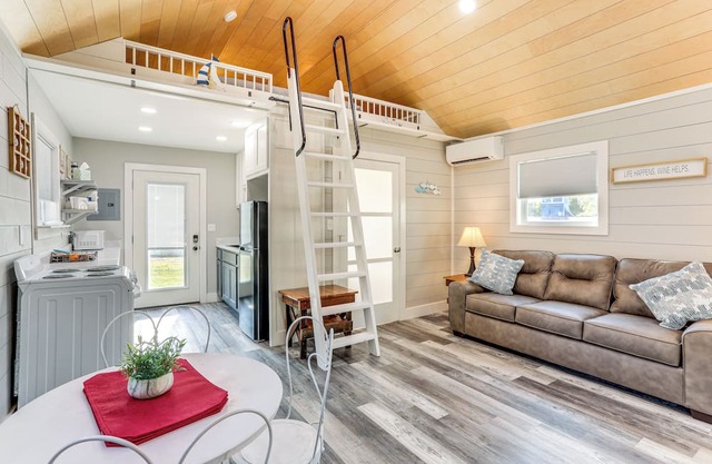 Pet Friendly! Norfork Lake Getaway w/Fire Pit