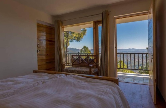 Kasar Rainbow Yoga Retreat