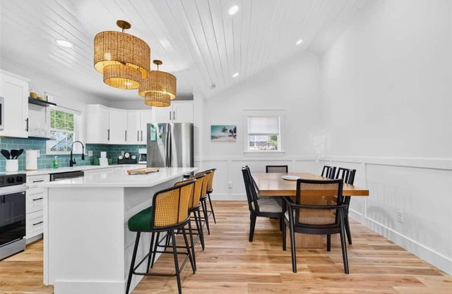 New Listing Lux Beach House Dog Friendly