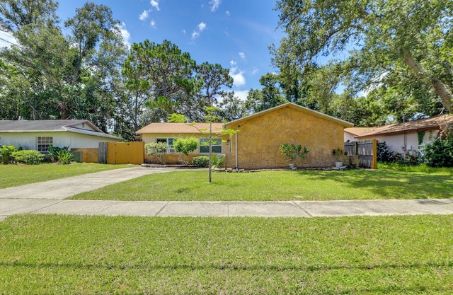 7 Mi to Beach: Pinellas Park Studio w/Patio