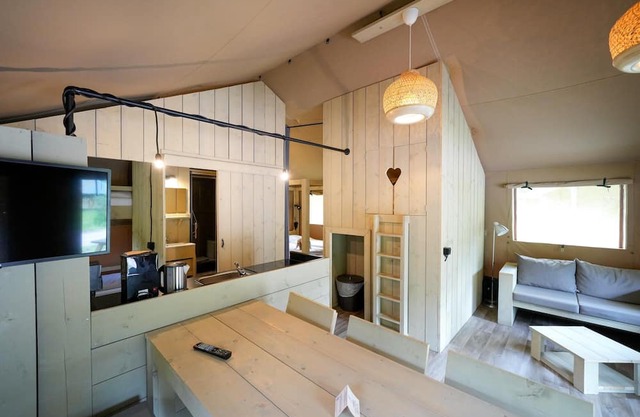 Safari Lodge Retreat