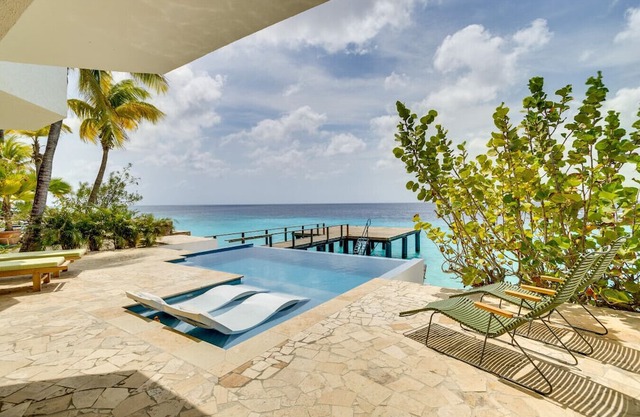 Stunning oceanfront 12 person luxury villa