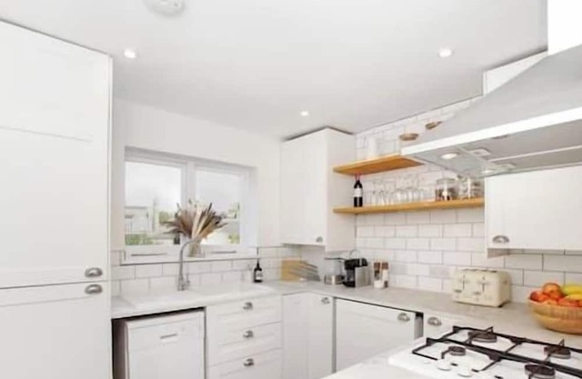 Bright, stylish & cosy 3-Bed Flat near Mile End