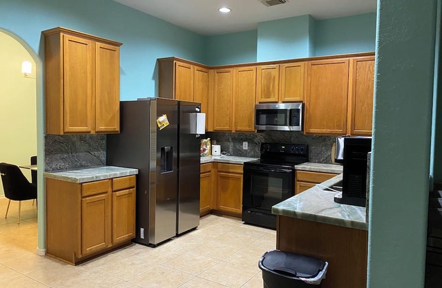 Pet friendly lovely house room 3 shared bathroom