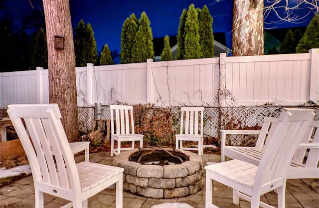 Chic Stay With Jacuzzi, Firepit, Board Games in Central Ballston/DC area