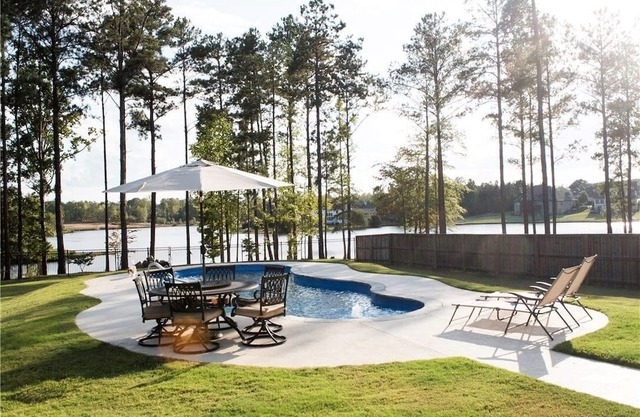 Ideal gameday house in Auburn with pool, theater, lake, putting green, and more!