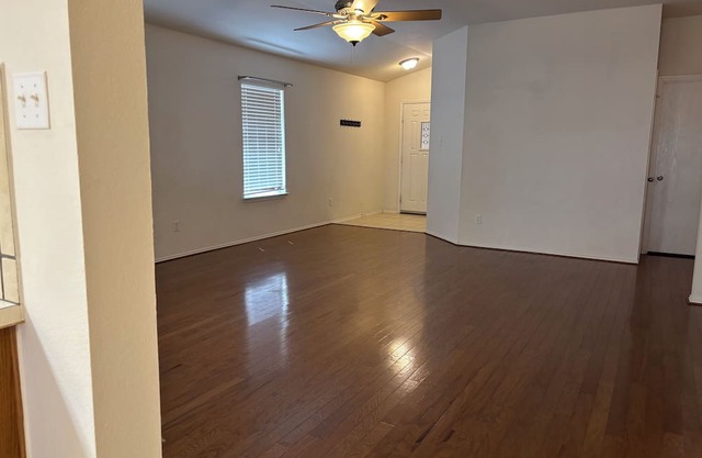 Cozy 3-bedroom house in enchanting Elgin with AC