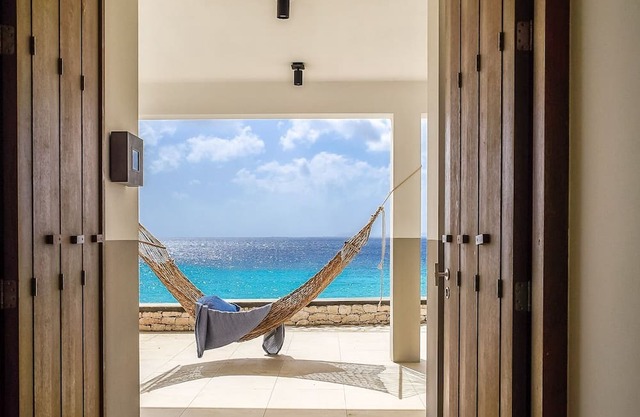 Luxe Oceanfront Beach Villa 72&Sunny