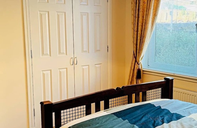 Immaculate 2-Bed Apartment in Kirkcaldy