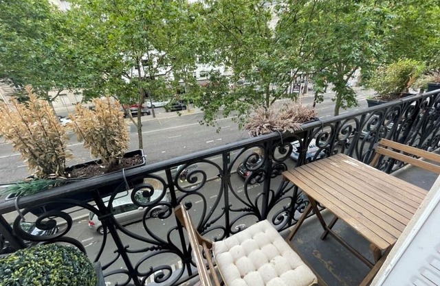 Champs-Élysées Elegance