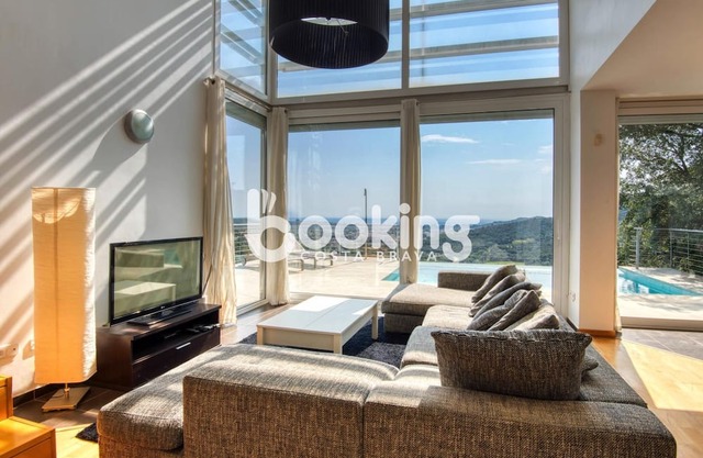 Exclusive villa with sea views in Costa Brava