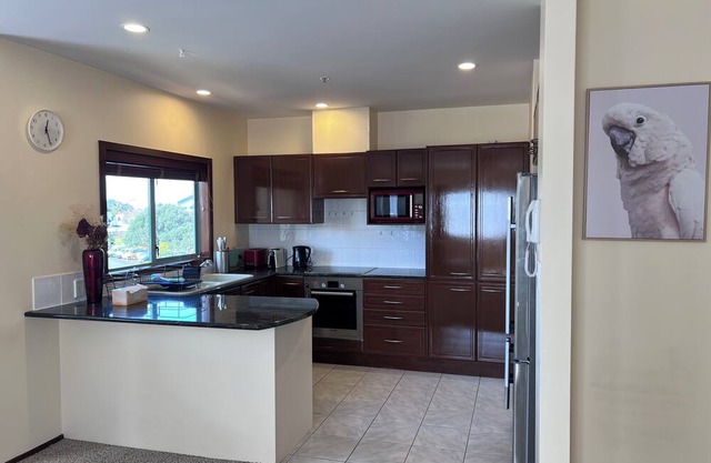 Feel home away from home in spacious Auckland CBD apartment