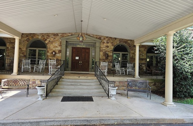 Cozy hotel in charming Phoenixville with WiFi, AC