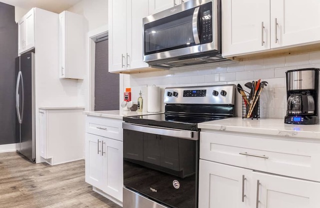 4Bed/4Bath+Crib+Arcade+W/D+Desk+Central