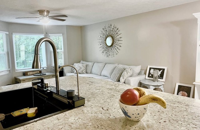 Charming 3-bedroom house in Acworth with AC, WiFi. Enjoy your stay