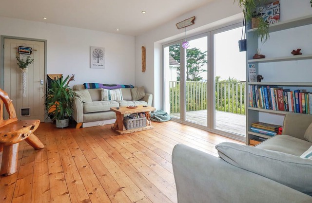 KERNOWFORNIA, pet friendly, country holiday cottage in Newquay
