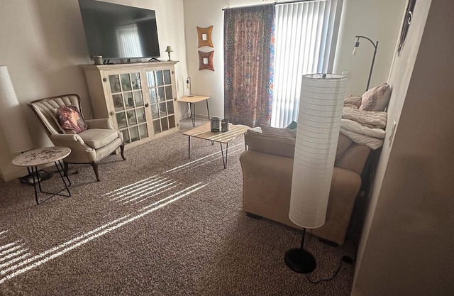 Charming 2-bedroom apartment with AC, full fitness room in Houston