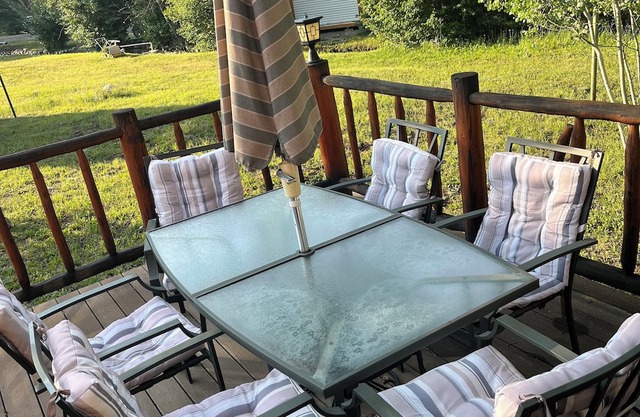 Charming 2-Bedroom Cabin for 6 with Full Amenities, WiFi, and Spacious Porches